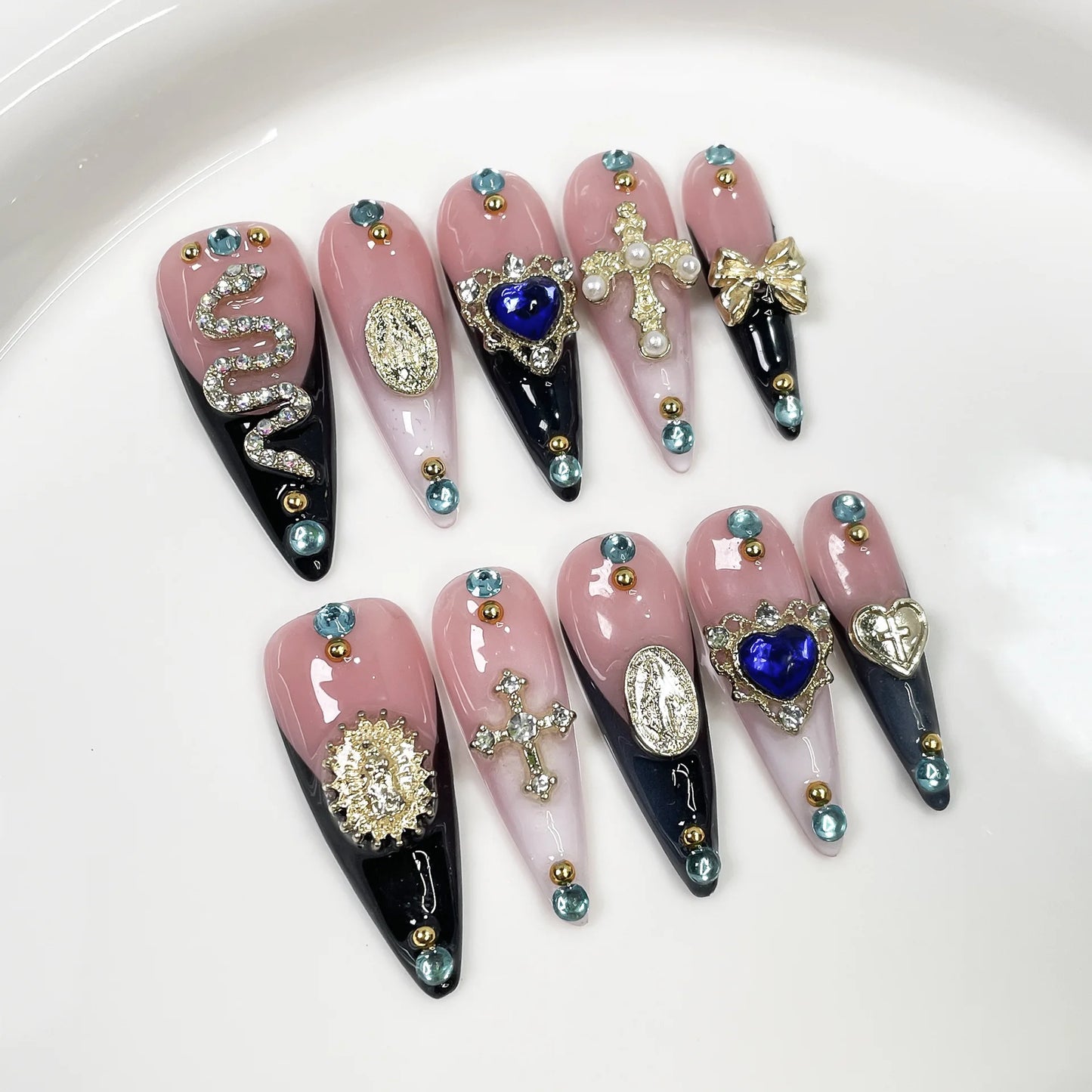 10Pcs Long Stiletto Handmade Fake Nails Tips Vintage Snake Metal Decorative French Spice Acrylic Nails Full Cover Press on Nail